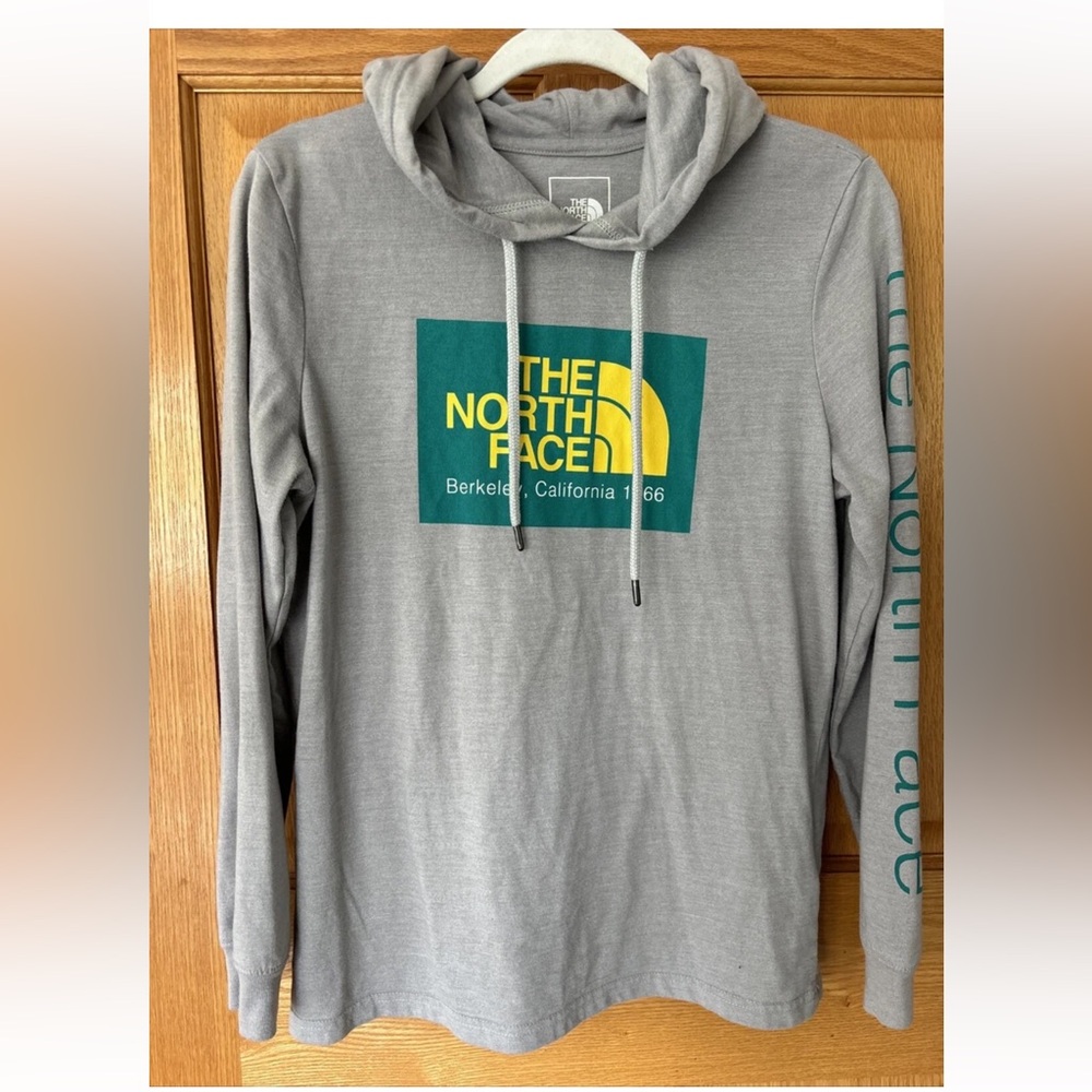 The North Face Shirt Mens Small Gray Hoodie Long Sleeve Logo